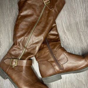 Hi everyone, looking to give these old shoes, new purpose.